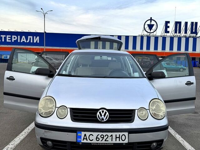 Серый Фольксваген Поло, объемом двигателя 1.4 л и пробегом 256 тыс. км за 4500 $, фото 1 на Automoto.ua