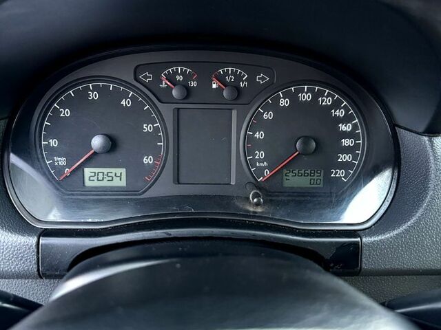 Серый Фольксваген Поло, объемом двигателя 1.4 л и пробегом 256 тыс. км за 4500 $, фото 4 на Automoto.ua