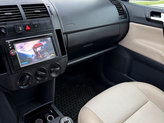 Серый Фольксваген Поло, объемом двигателя 1.4 л и пробегом 256 тыс. км за 4500 $, фото 3 на Automoto.ua