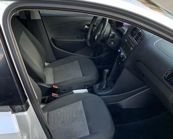 Серый Фольксваген Поло, объемом двигателя 1.6 л и пробегом 300 тыс. км за 4200 $, фото 9 на Automoto.ua