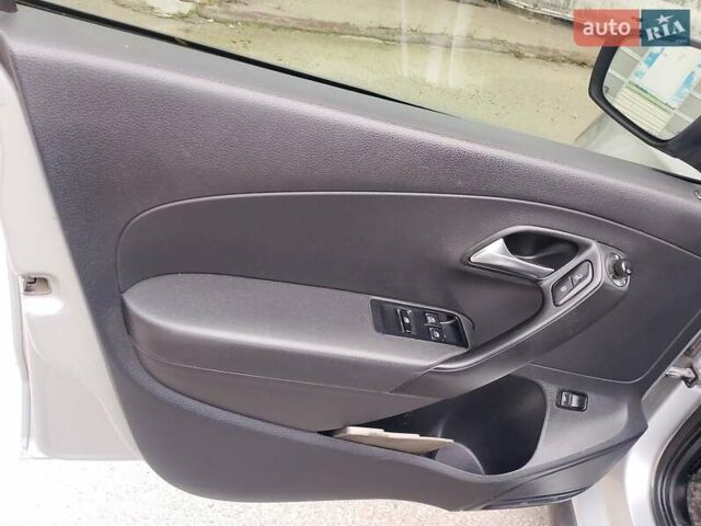 Сірий Фольксваген Поло, об'ємом двигуна 1.6 л та пробігом 250 тис. км за 4850 $, фото 3 на Automoto.ua
