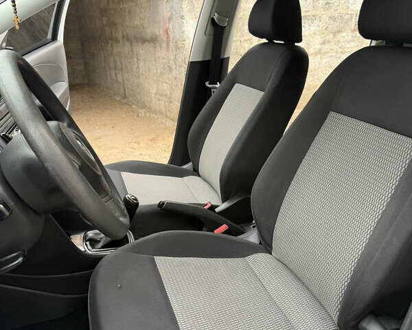 Сірий Фольксваген Поло, об'ємом двигуна 1.6 л та пробігом 157 тис. км за 6300 $, фото 13 на Automoto.ua