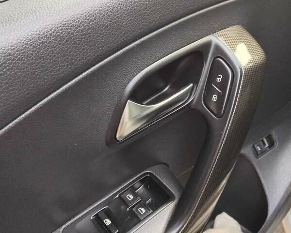 Сірий Фольксваген Поло, об'ємом двигуна 1.6 л та пробігом 137 тис. км за 7100 $, фото 5 на Automoto.ua