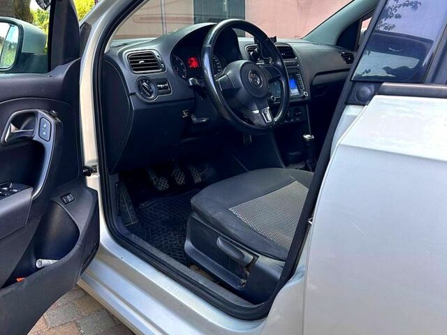 Серый Фольксваген Поло, объемом двигателя 1.6 л и пробегом 112 тыс. км за 6500 $, фото 3 на Automoto.ua