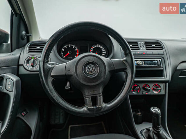 Серый Фольксваген Поло, объемом двигателя 1.6 л и пробегом 152 тыс. км за 7237 $, фото 11 на Automoto.ua