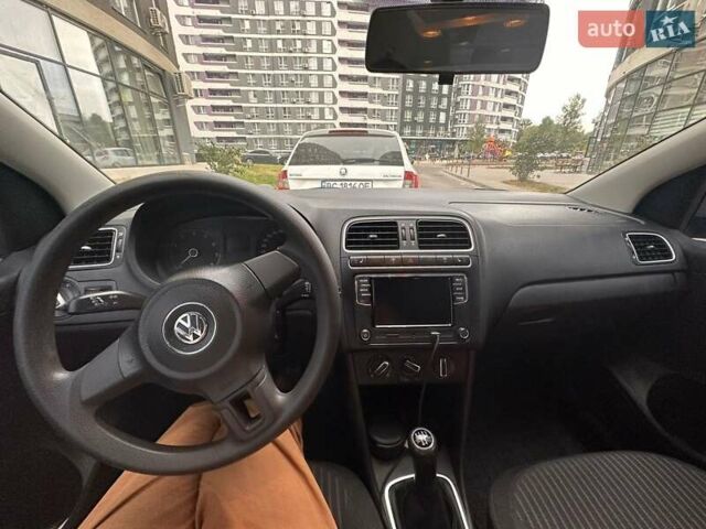 Серый Фольксваген Поло, объемом двигателя 1.6 л и пробегом 280 тыс. км за 6500 $, фото 2 на Automoto.ua
