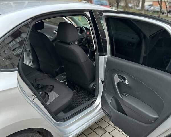 Серый Фольксваген Поло, объемом двигателя 1.6 л и пробегом 330 тыс. км за 5999 $, фото 14 на Automoto.ua