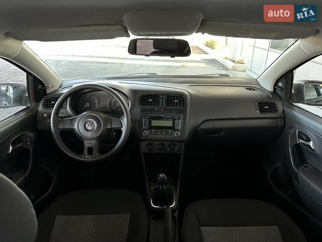Серый Фольксваген Поло, объемом двигателя 1.6 л и пробегом 197 тыс. км за 5800 $, фото 12 на Automoto.ua