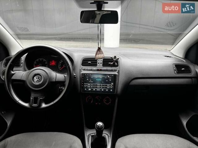 Серый Фольксваген Поло, объемом двигателя 1.6 л и пробегом 192 тыс. км за 5900 $, фото 14 на Automoto.ua