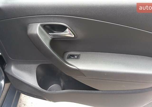 Серый Фольксваген Поло, объемом двигателя 1.6 л и пробегом 200 тыс. км за 4550 $, фото 14 на Automoto.ua