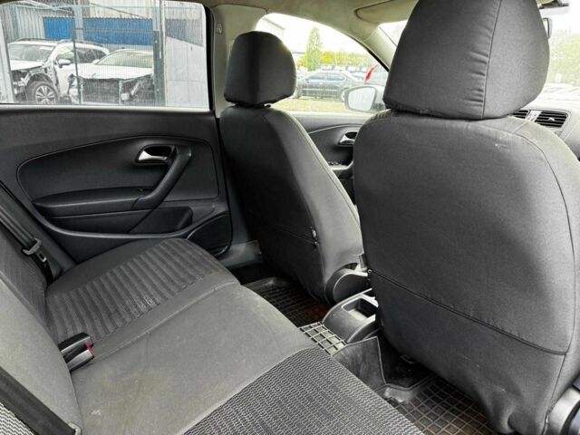 Серый Фольксваген Поло, объемом двигателя 1.6 л и пробегом 330 тыс. км за 5390 $, фото 23 на Automoto.ua