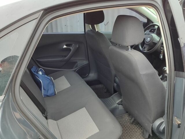 Сірий Фольксваген Поло, об'ємом двигуна 1.6 л та пробігом 90 тис. км за 4700 $, фото 3 на Automoto.ua