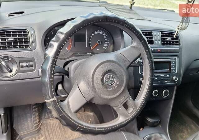 Серый Фольксваген Поло, объемом двигателя 1.6 л и пробегом 89 тыс. км за 7000 $, фото 7 на Automoto.ua