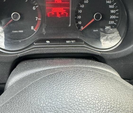 Серый Фольксваген Поло, объемом двигателя 1.6 л и пробегом 200 тыс. км за 4500 $, фото 7 на Automoto.ua