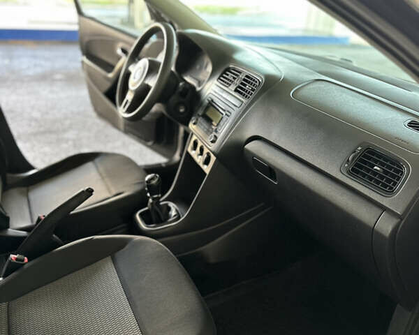 Серый Фольксваген Поло, объемом двигателя 1.6 л и пробегом 197 тыс. км за 5800 $, фото 11 на Automoto.ua