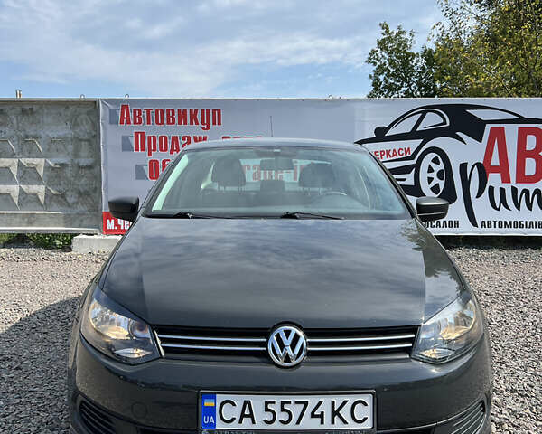 Серый Фольксваген Поло, объемом двигателя 1.6 л и пробегом 198 тыс. км за 7950 $, фото 1 на Automoto.ua