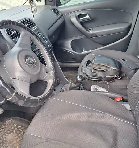 Серый Фольксваген Поло, объемом двигателя 1.6 л и пробегом 89 тыс. км за 7000 $, фото 13 на Automoto.ua