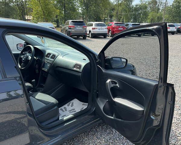 Серый Фольксваген Поло, объемом двигателя 1.6 л и пробегом 198 тыс. км за 7950 $, фото 12 на Automoto.ua