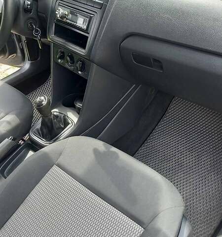 Серый Фольксваген Поло, объемом двигателя 1.6 л и пробегом 200 тыс. км за 4550 $, фото 8 на Automoto.ua