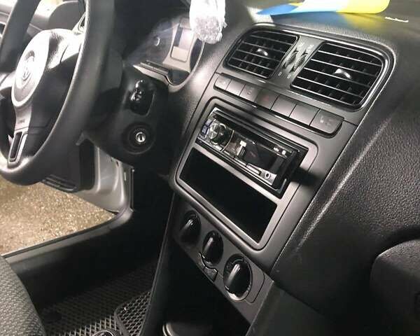 Сірий Фольксваген Поло, об'ємом двигуна 1.6 л та пробігом 236 тис. км за 7000 $, фото 7 на Automoto.ua