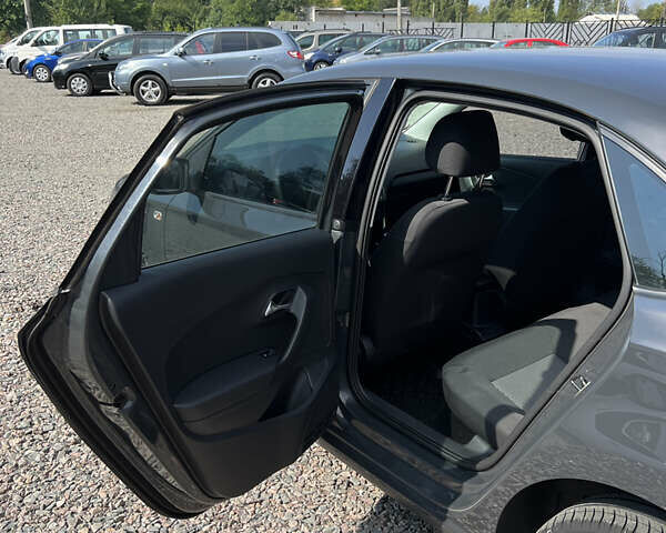 Серый Фольксваген Поло, объемом двигателя 1.6 л и пробегом 198 тыс. км за 7950 $, фото 14 на Automoto.ua