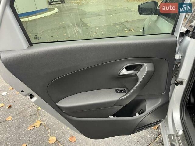 Серый Фольксваген Поло, объемом двигателя 1.6 л и пробегом 115 тыс. км за 7200 $, фото 15 на Automoto.ua