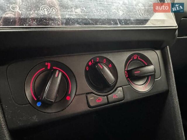 Серый Фольксваген Поло, объемом двигателя 1.6 л и пробегом 192 тыс. км за 5900 $, фото 21 на Automoto.ua