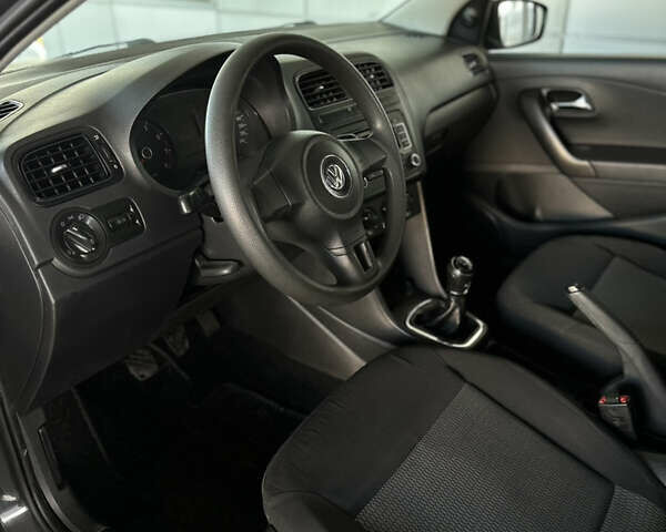 Серый Фольксваген Поло, объемом двигателя 1.6 л и пробегом 197 тыс. км за 5800 $, фото 9 на Automoto.ua