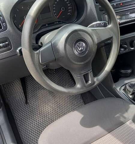 Серый Фольксваген Поло, объемом двигателя 1.6 л и пробегом 200 тыс. км за 4550 $, фото 9 на Automoto.ua