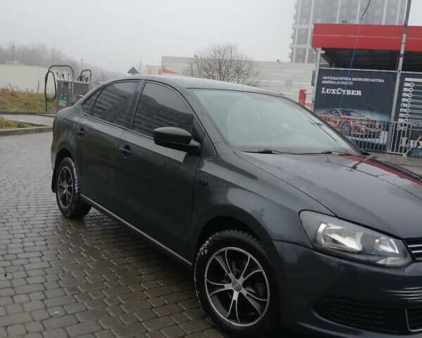 Серый Фольксваген Поло, объемом двигателя 1.6 л и пробегом 203 тыс. км за 6200 $, фото 1 на Automoto.ua