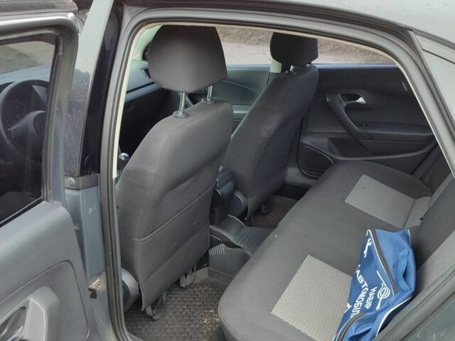 Сірий Фольксваген Поло, об'ємом двигуна 1.6 л та пробігом 90 тис. км за 4700 $, фото 7 на Automoto.ua