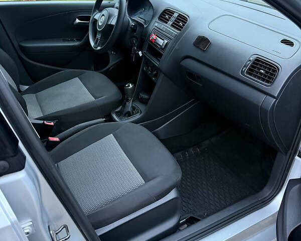 Серый Фольксваген Поло, объемом двигателя 1.6 л и пробегом 173 тыс. км за 5850 $, фото 8 на Automoto.ua