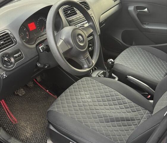 Серый Фольксваген Поло, объемом двигателя 1.6 л и пробегом 200 тыс. км за 4500 $, фото 6 на Automoto.ua