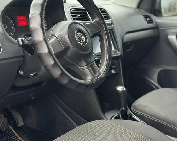 Серый Фольксваген Поло, объемом двигателя 1.6 л и пробегом 212 тыс. км за 5200 $, фото 3 на Automoto.ua