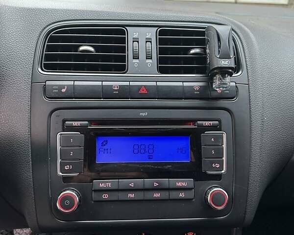 Серый Фольксваген Поло, объемом двигателя 1.6 л и пробегом 330 тыс. км за 5999 $, фото 19 на Automoto.ua