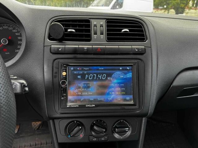 Серый Фольксваген Поло, объемом двигателя 1.6 л и пробегом 330 тыс. км за 5390 $, фото 14 на Automoto.ua