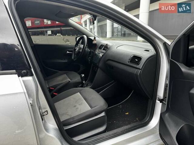 Серый Фольксваген Поло, объемом двигателя 1.6 л и пробегом 192 тыс. км за 5900 $, фото 13 на Automoto.ua