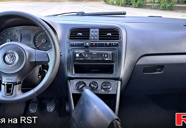 Серый Фольксваген Поло, объемом двигателя 1.6 л и пробегом 115 тыс. км за 6300 $, фото 3 на Automoto.ua