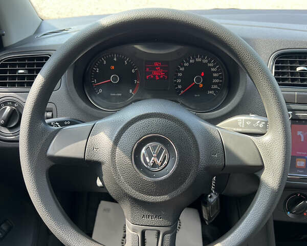 Серый Фольксваген Поло, объемом двигателя 1.6 л и пробегом 198 тыс. км за 7950 $, фото 9 на Automoto.ua