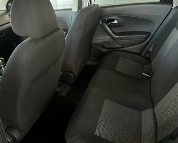 Серый Фольксваген Поло, объемом двигателя 1.6 л и пробегом 197 тыс. км за 5800 $, фото 13 на Automoto.ua