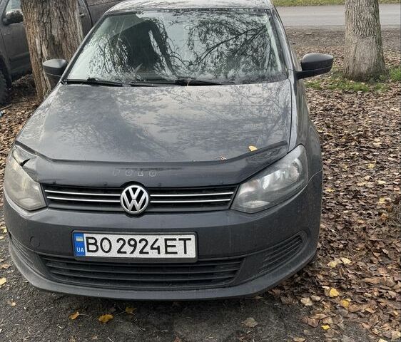Серый Фольксваген Поло, объемом двигателя 1.6 л и пробегом 200 тыс. км за 4500 $, фото 1 на Automoto.ua