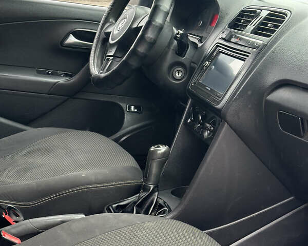 Серый Фольксваген Поло, объемом двигателя 1.6 л и пробегом 212 тыс. км за 5200 $, фото 9 на Automoto.ua