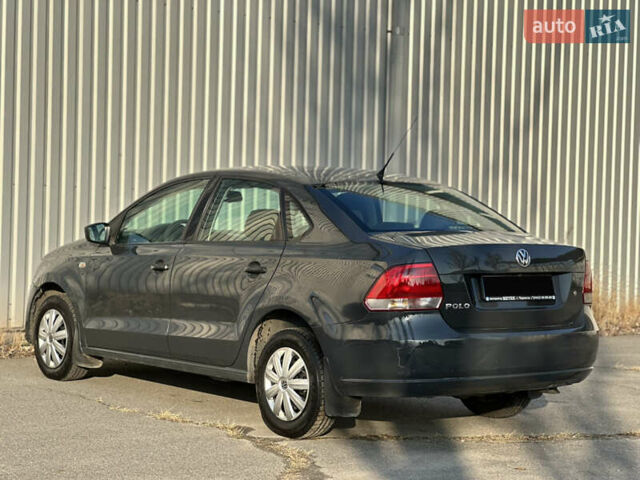 Серый Фольксваген Поло, объемом двигателя 1.6 л и пробегом 197 тыс. км за 5800 $, фото 5 на Automoto.ua