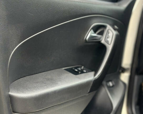 Серый Фольксваген Поло, объемом двигателя 1.6 л и пробегом 212 тыс. км за 5200 $, фото 10 на Automoto.ua