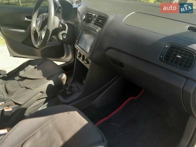 Серый Фольксваген Поло, объемом двигателя 1.6 л и пробегом 213 тыс. км за 5500 $, фото 6 на Automoto.ua