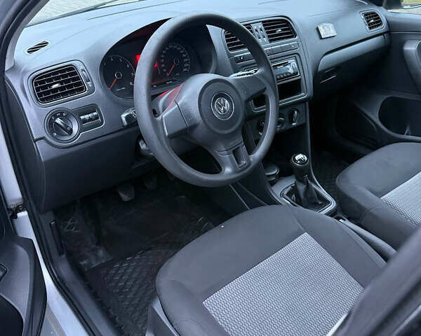 Серый Фольксваген Поло, объемом двигателя 1.6 л и пробегом 173 тыс. км за 5850 $, фото 9 на Automoto.ua