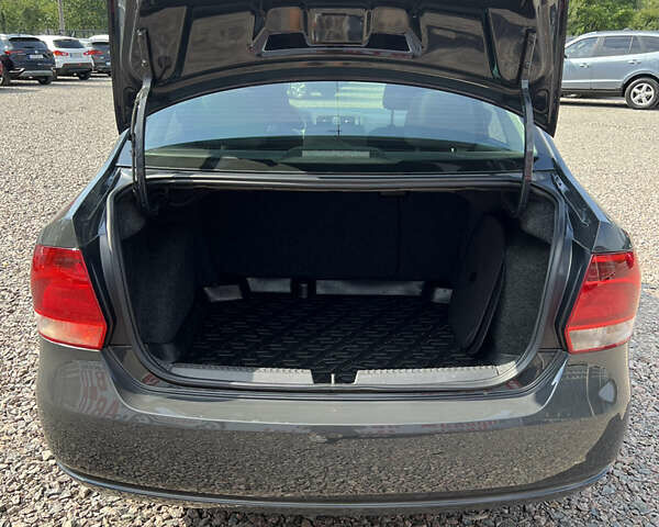 Серый Фольксваген Поло, объемом двигателя 1.6 л и пробегом 198 тыс. км за 7950 $, фото 19 на Automoto.ua