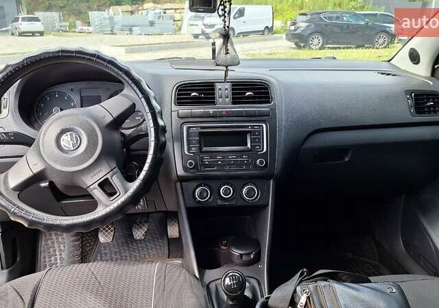 Серый Фольксваген Поло, объемом двигателя 1.6 л и пробегом 89 тыс. км за 7000 $, фото 12 на Automoto.ua