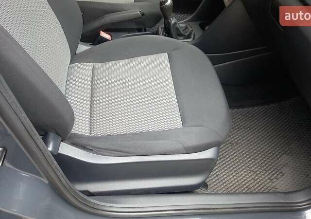 Серый Фольксваген Поло, объемом двигателя 1.6 л и пробегом 200 тыс. км за 4550 $, фото 11 на Automoto.ua