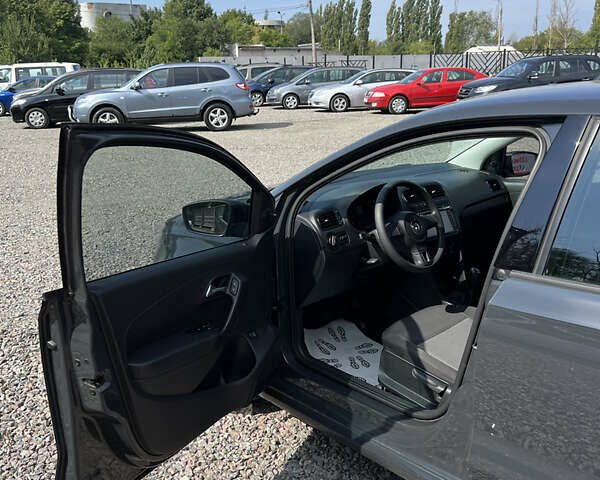 Серый Фольксваген Поло, объемом двигателя 1.6 л и пробегом 198 тыс. км за 7950 $, фото 7 на Automoto.ua